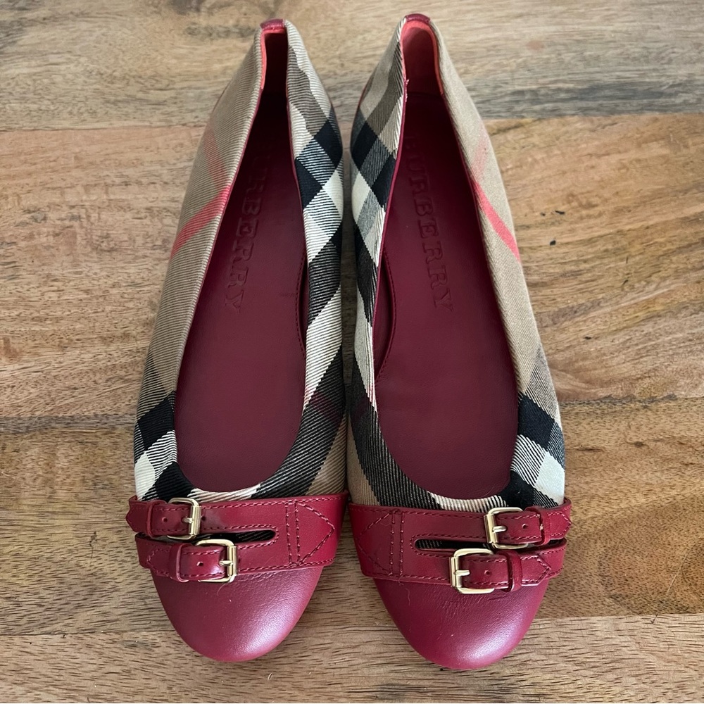 Burberry  Burgundy/Beige Leather And Nova Check Canvas Buckle Ballet Flats Sz40